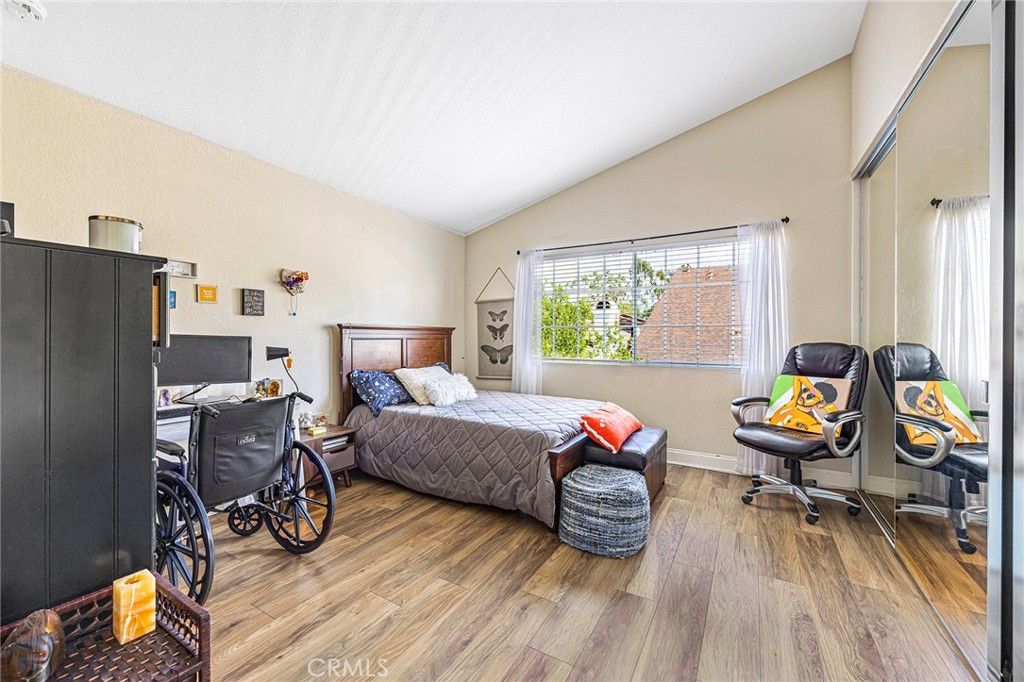 listing image 13071165024729
