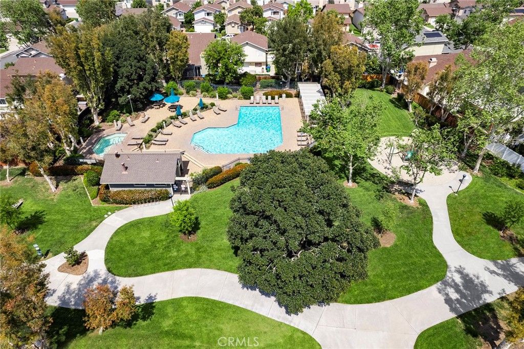 listing image 13072702723445
