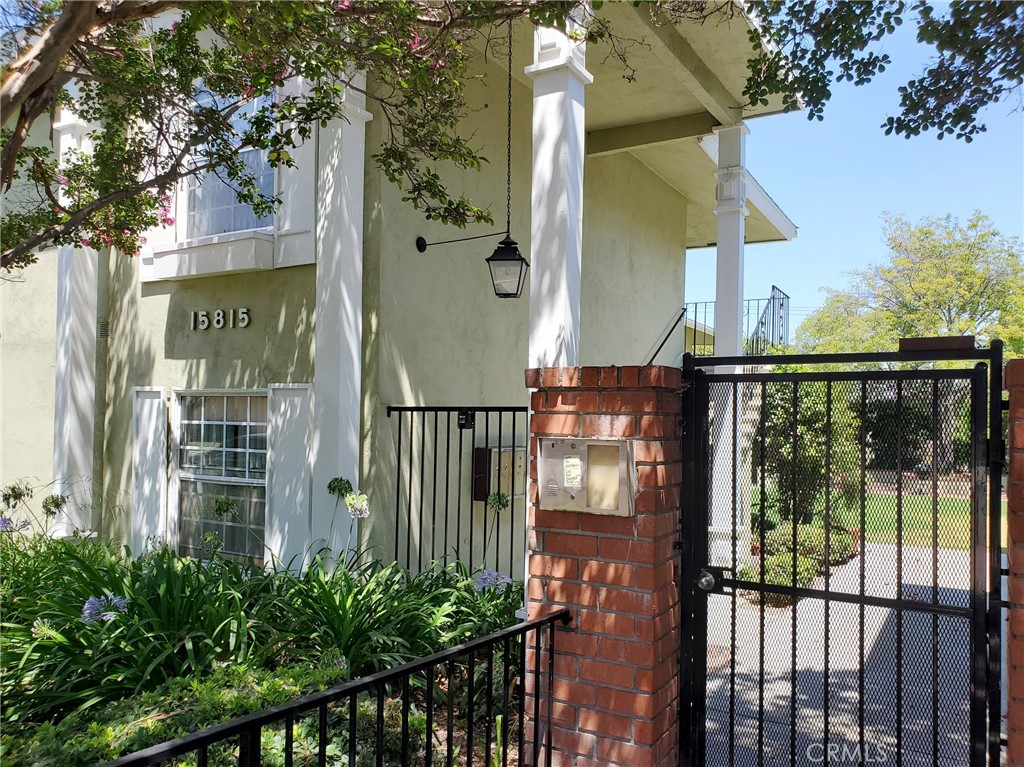 Lovely 2Bed/1Bath upstairs apartment with 1-car garage parking in Whittier. New flooring in the living room, dining room, kitchen, hallway and bedroom. Appliances- Stove/Oven. There is a laundry room on-site for tenant's convenience. Short distance to shops and restaurants on Imperial Highway. Easy access to interstate 5.