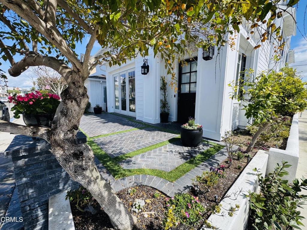 200 Sapphire Avenue