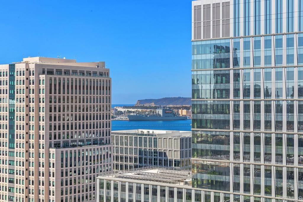 700 W E Street 1701