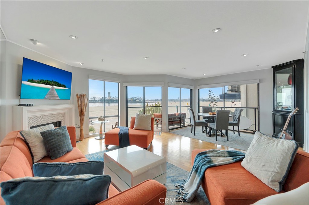 1230 E Ocean Boulevard 201