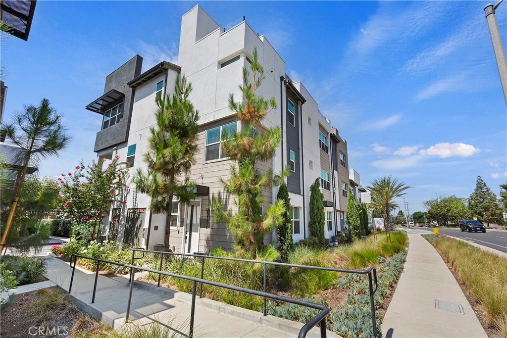 listing image 130722292328954034453