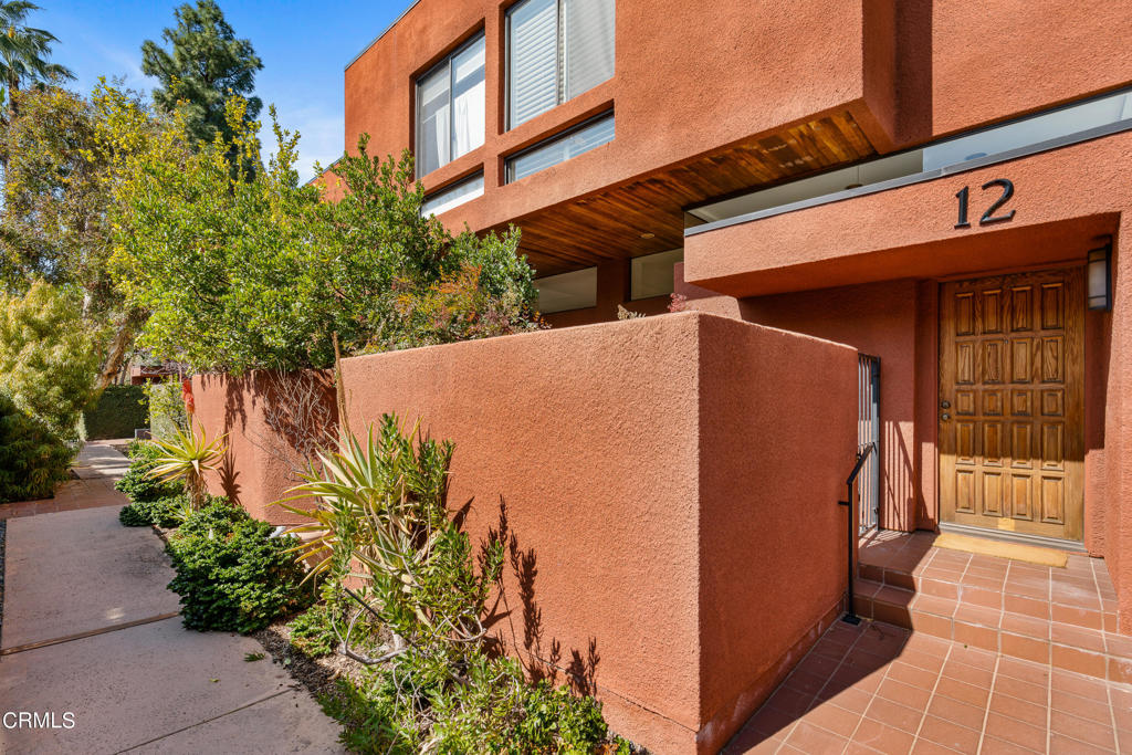 Photo 1 of 22 of 776 S Orange Grove Boulevard 12 townhome