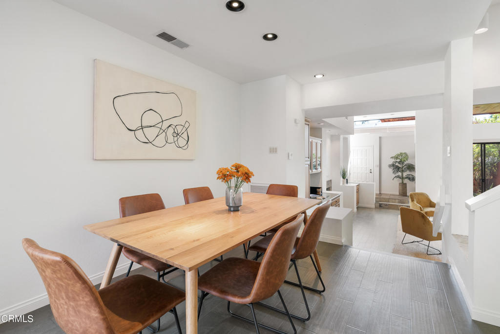 Photo 5 of 22 of 776 S Orange Grove Boulevard 12 townhome