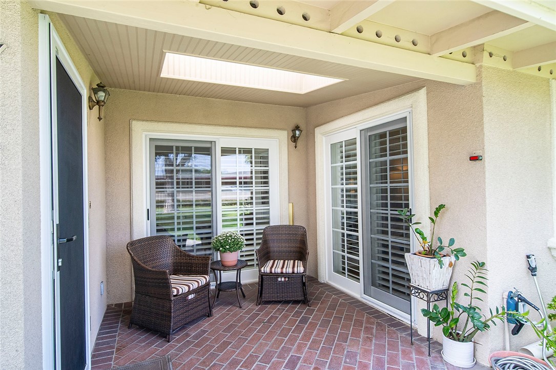 1570 Glenview 71F M-12