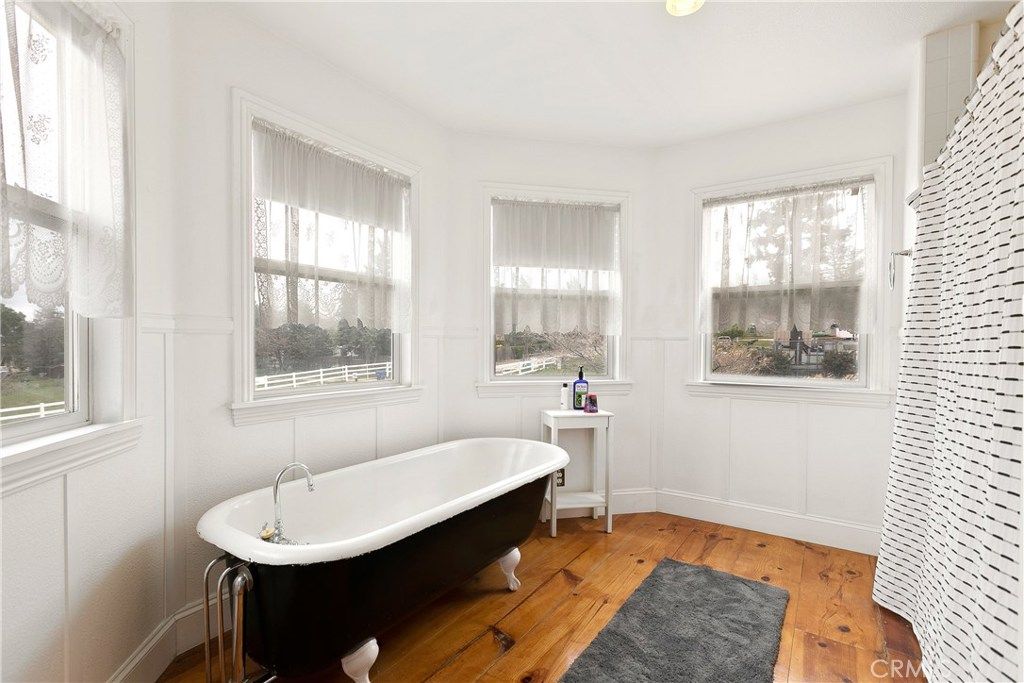 listing image 130725409741060299009