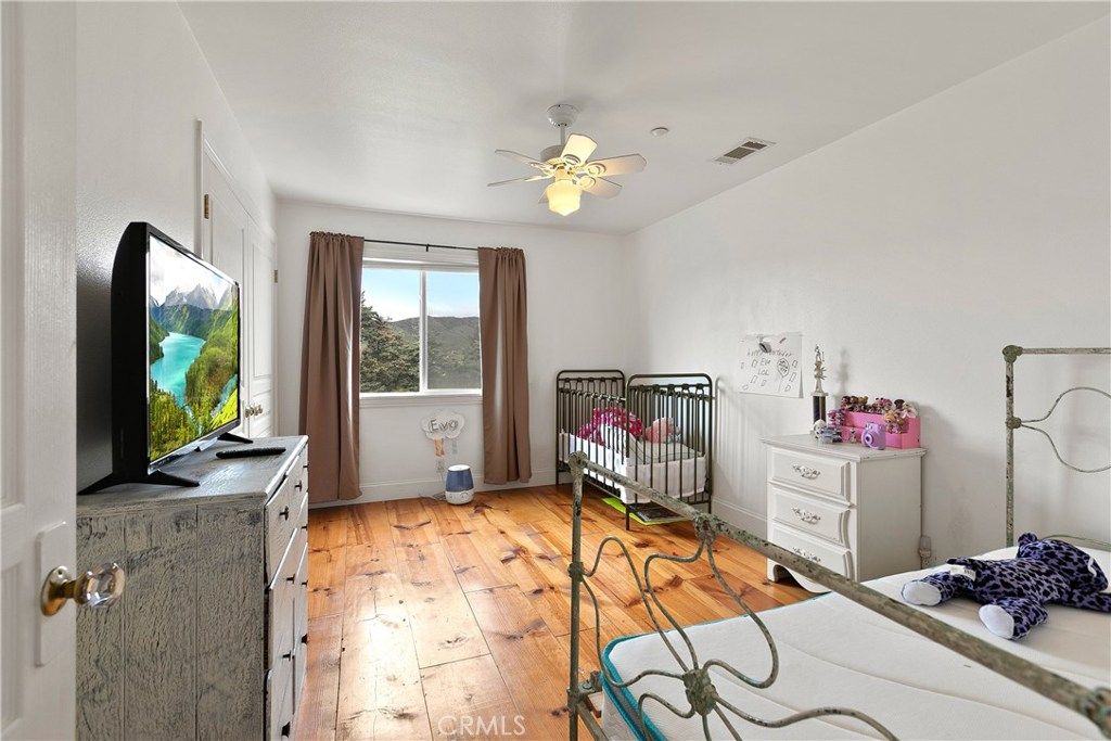 listing image 130724543872661111506