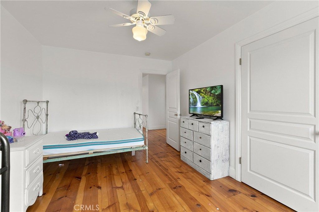 listing image 130729536360640805404