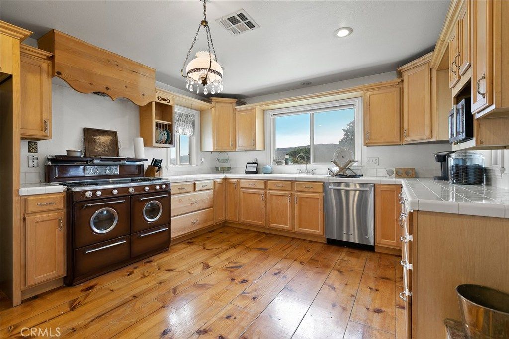listing image 130726159731119199176
