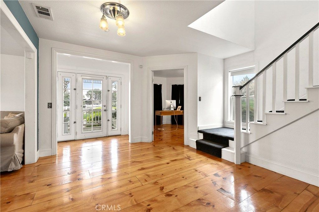 listing image 130722636895472781733