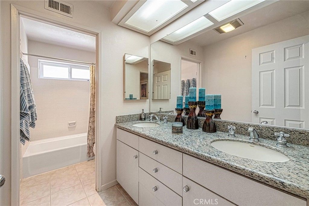 listing image 13078793258272399822