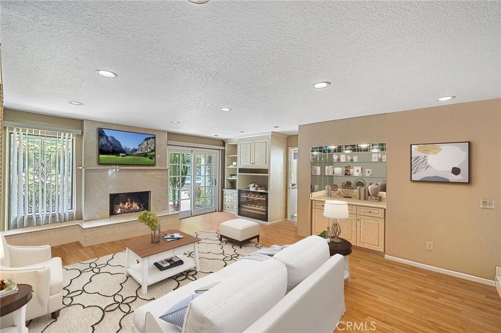 listing image 13071212020875846405