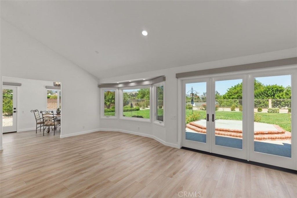 listing image 130726642520647281917
