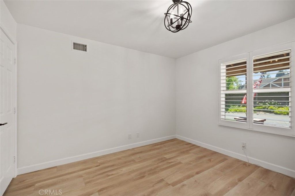 listing image 130726726362551187084