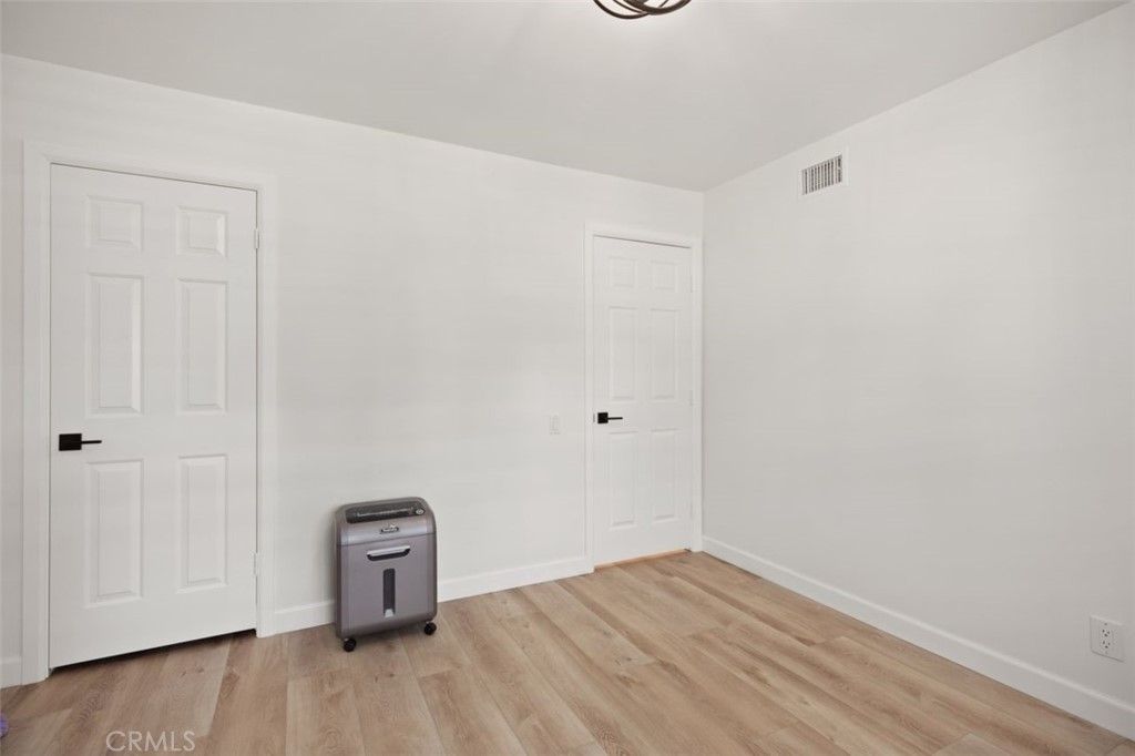 listing image 130726571920098636636