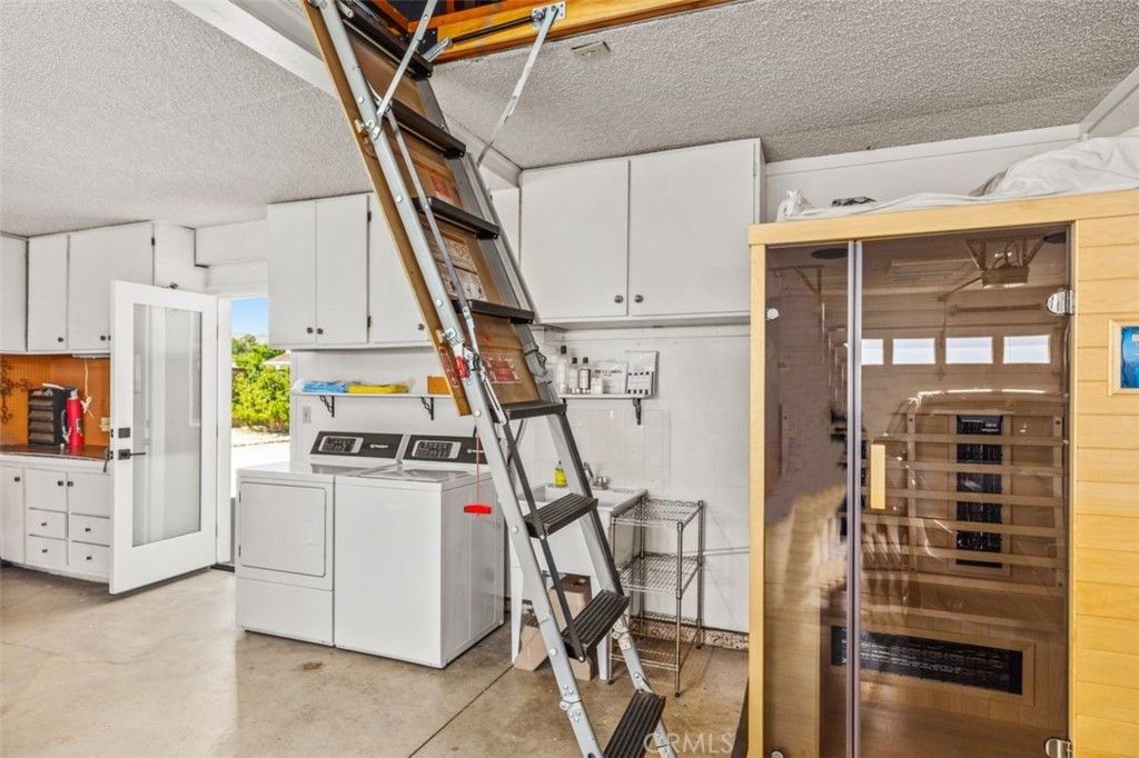 listing image 130729941030436048425