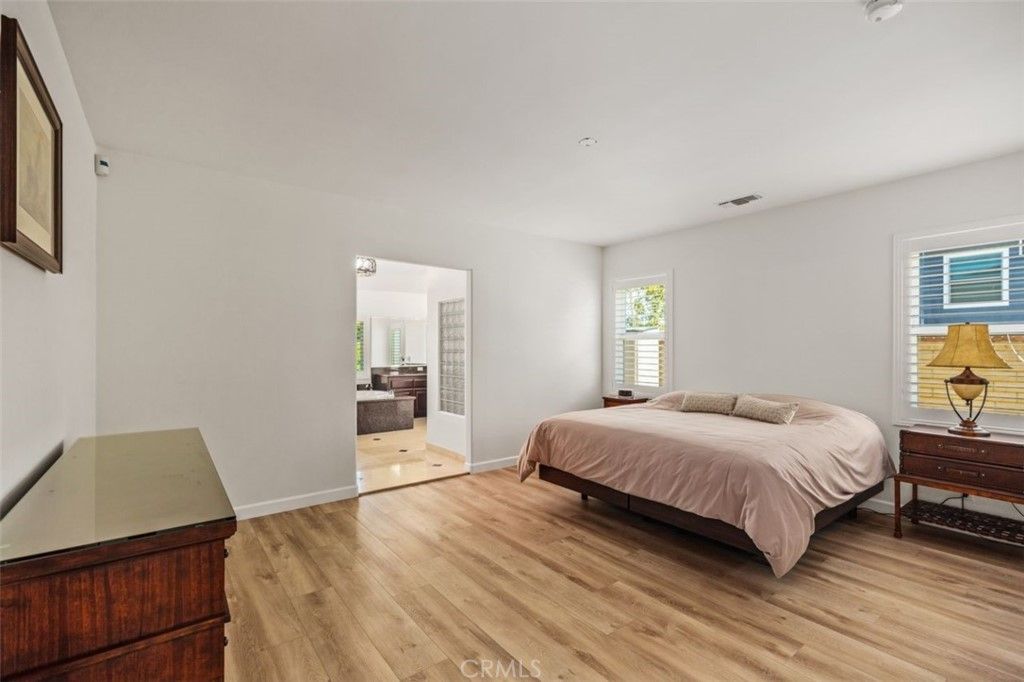 listing image 130722965540667459160