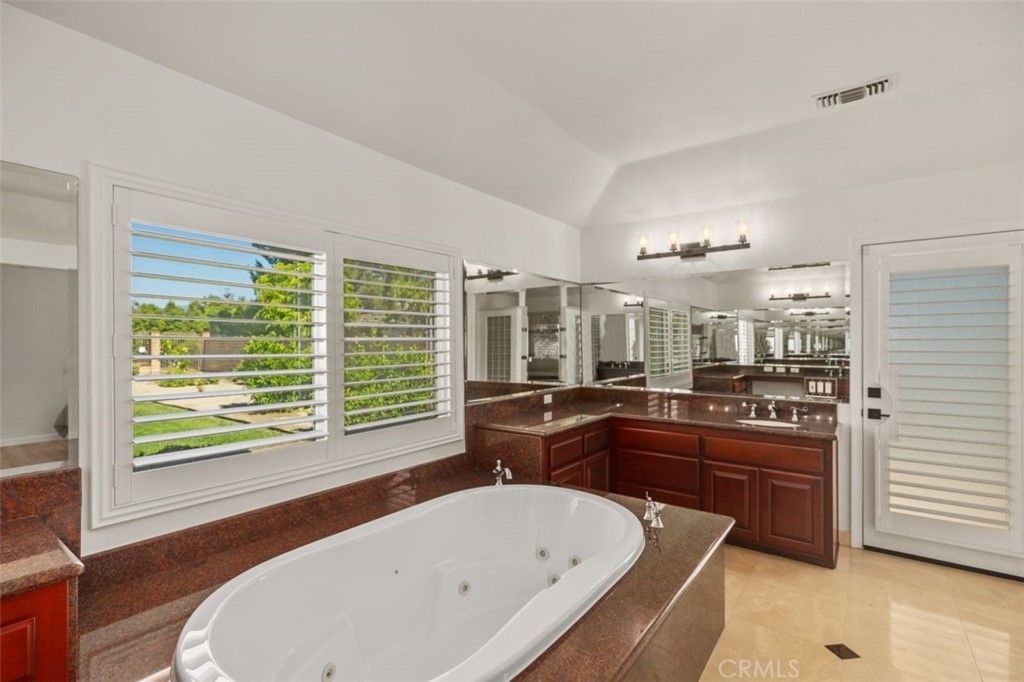 listing image 130726148049171454019