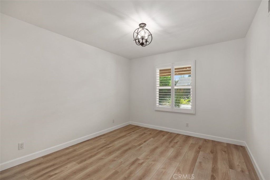 listing image 130721396280643130571