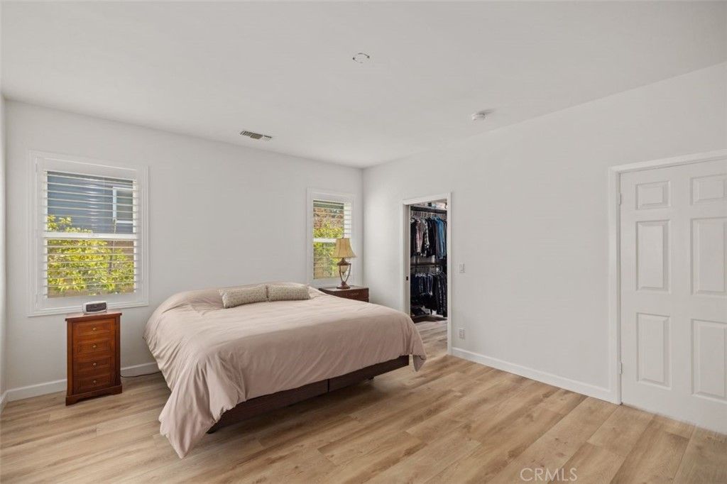 listing image 130724907941126529618