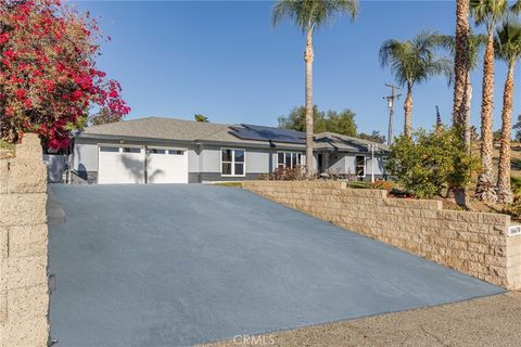 16670 Arnold Avenue Lake Elsinore CA 92530