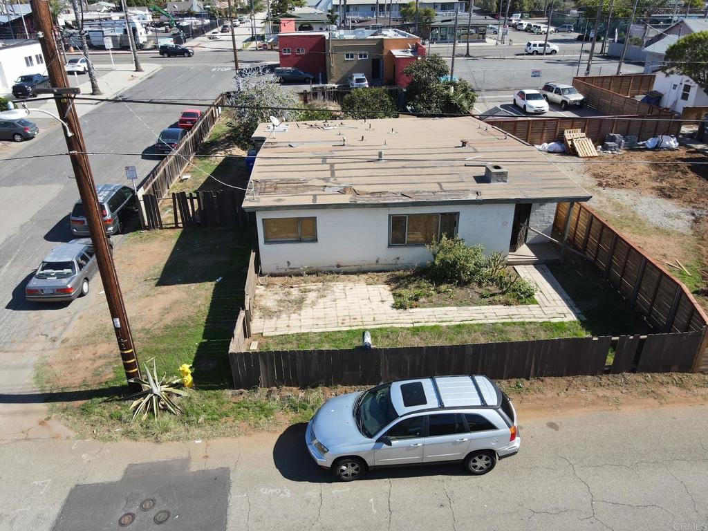 Main image without alt text