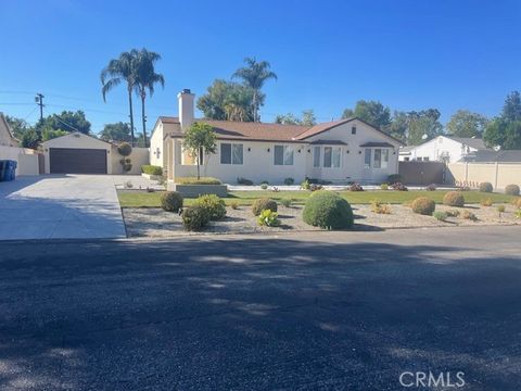 Photo of 5835 Topeka Drive, Tarzana, CA 91356 (MLS # SR24090956)