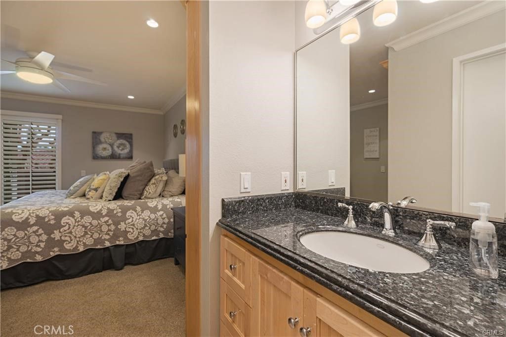listing image 130720675762893919121