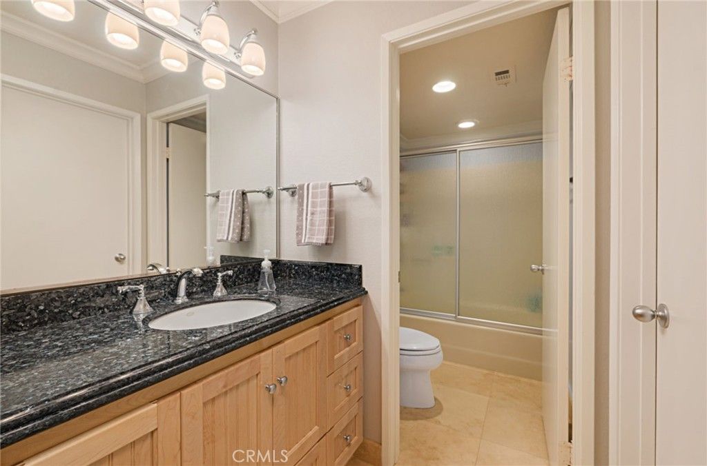 listing image 130723741403373212804