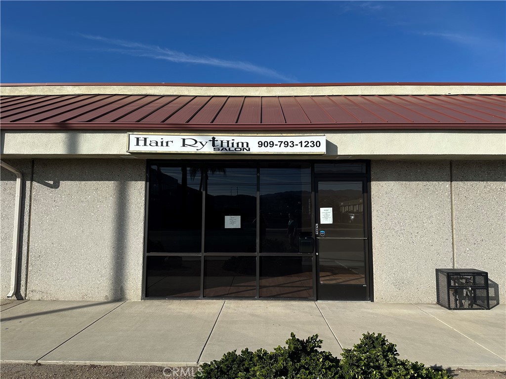 Well maintained commercial condominium with I-10 Freeway exposure. C-2 General Commercial zoning. Open floorplan suitable for a wide variety of commercial, retail, or office uses (most recently used as a hair salon). Front portion of unit (approximately 1,008 SF) is open showroom with one restroom. Rear warehouse storage (approximately 360 SF) has one roll-up loading door. Freeway signage visible to 220,000 + cars per day on I-10 Freeway. Good access and exposure on Redlands Blvd. Traffic count on Redlands Blvd is approx. 20,000 cars per day. Good parking shared with surrounding businesses. Separately metered for utilities. Great location for your growing business!