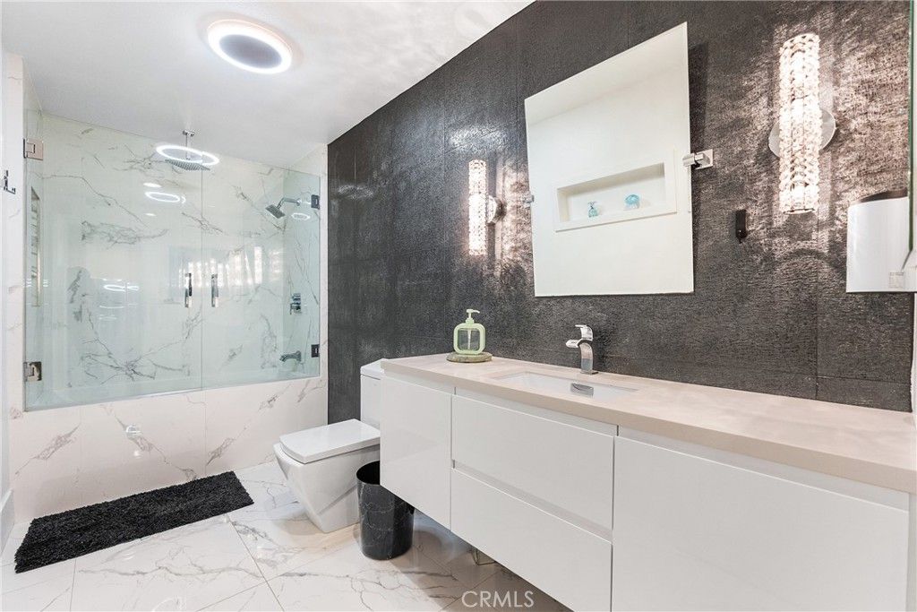 listing image 130720615192145897707