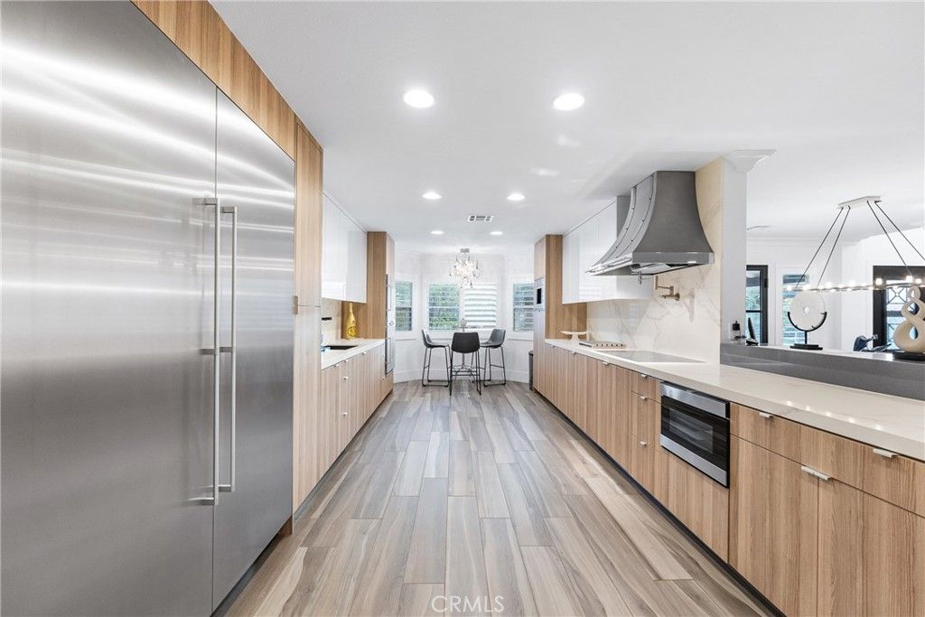 listing image 130721851775069856365