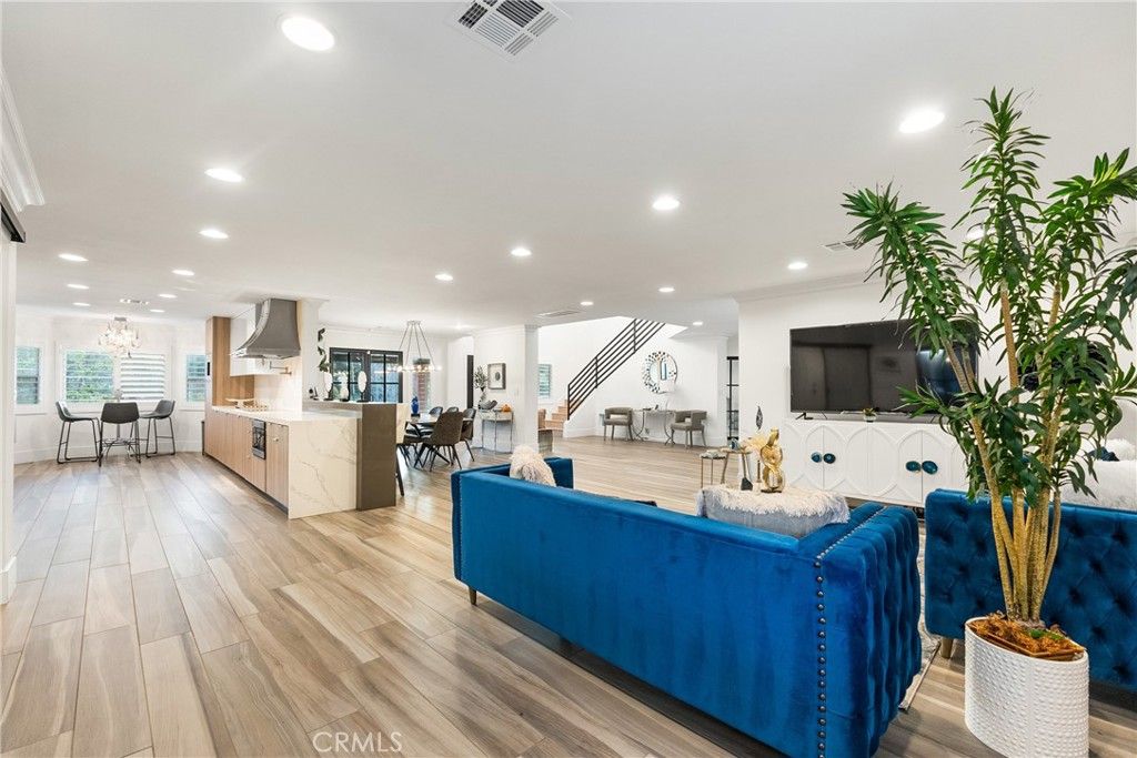 listing image 130724875220448653035