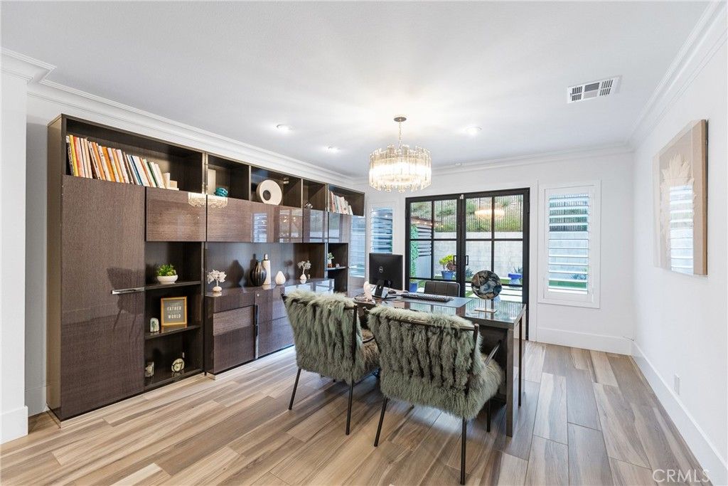 listing image 130727656796862020873