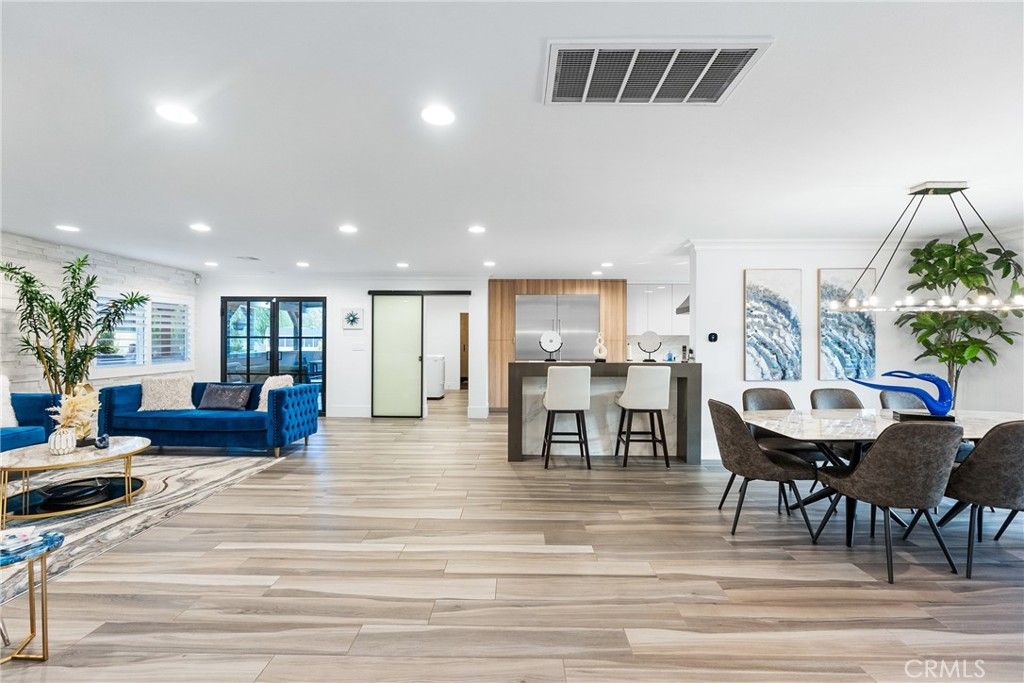 listing image 130723310466569621370