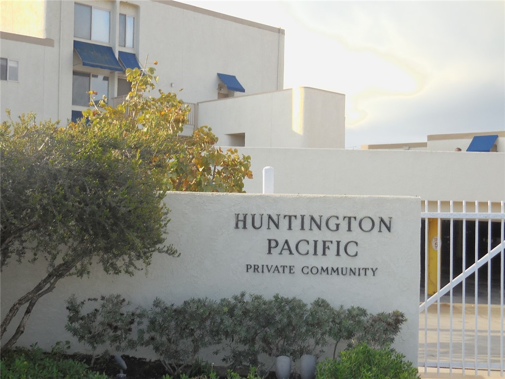 711 Pacific Coast Highway 216