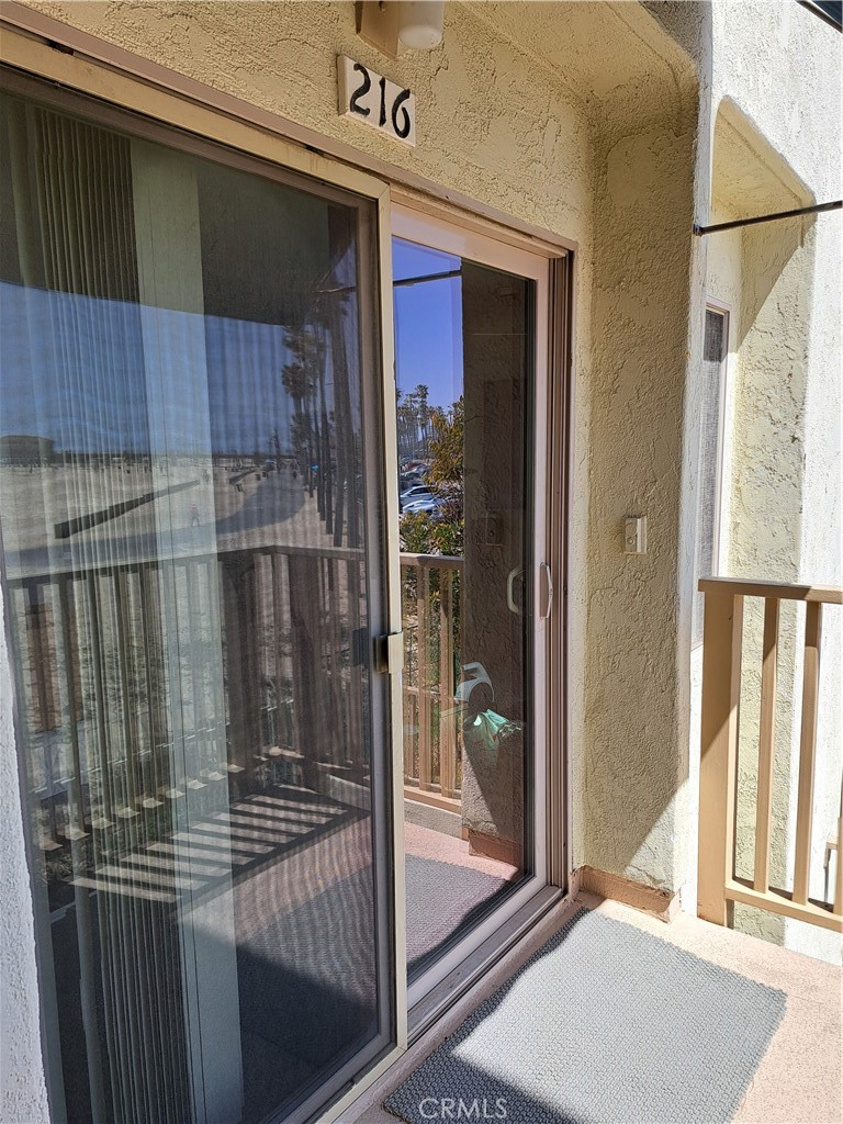 711 Pacific Coast Highway 216