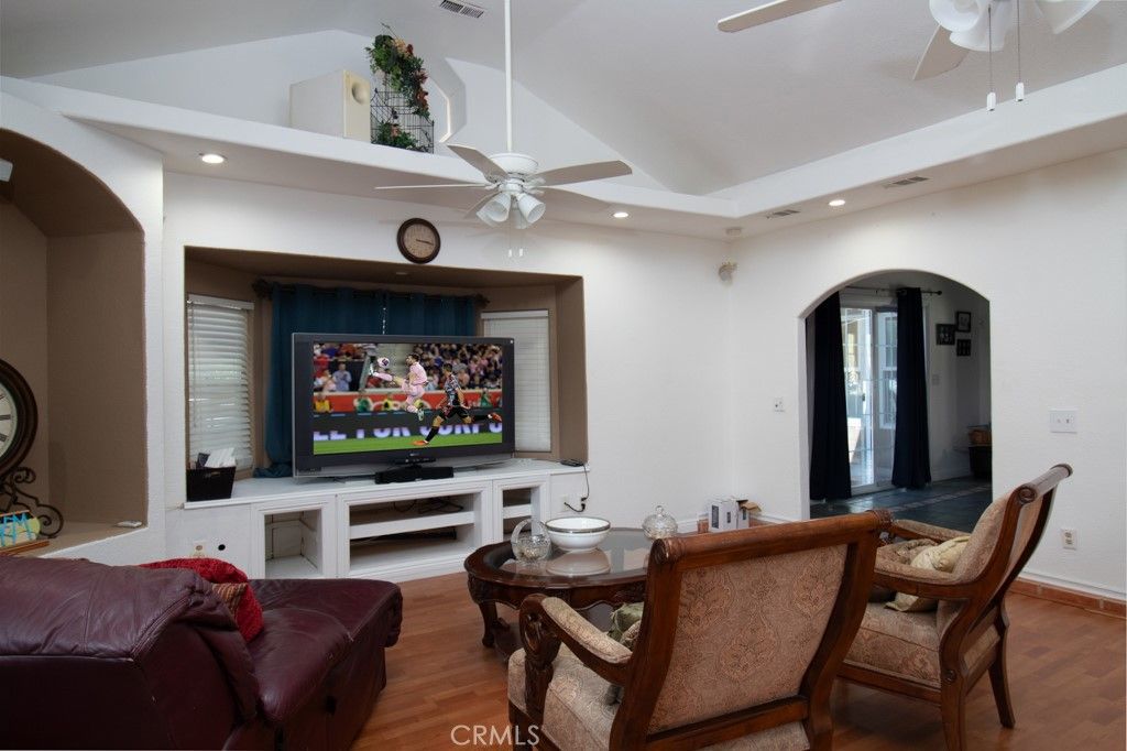 listing image 130722617820625303644