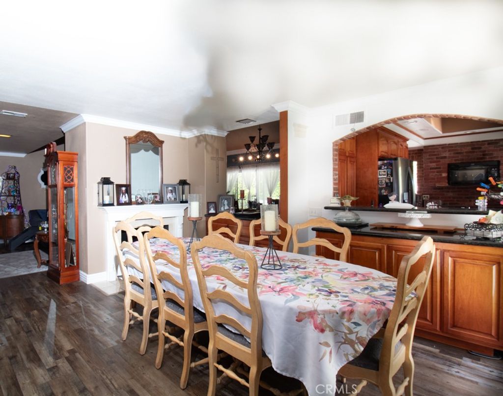 listing image 130726844415805056065