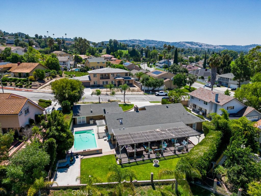 listing image 130720636831430880816