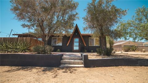 Photo of 4762 Avenida Del Sol, Joshua Tree, CA 92252 (MLS # NP25056311)