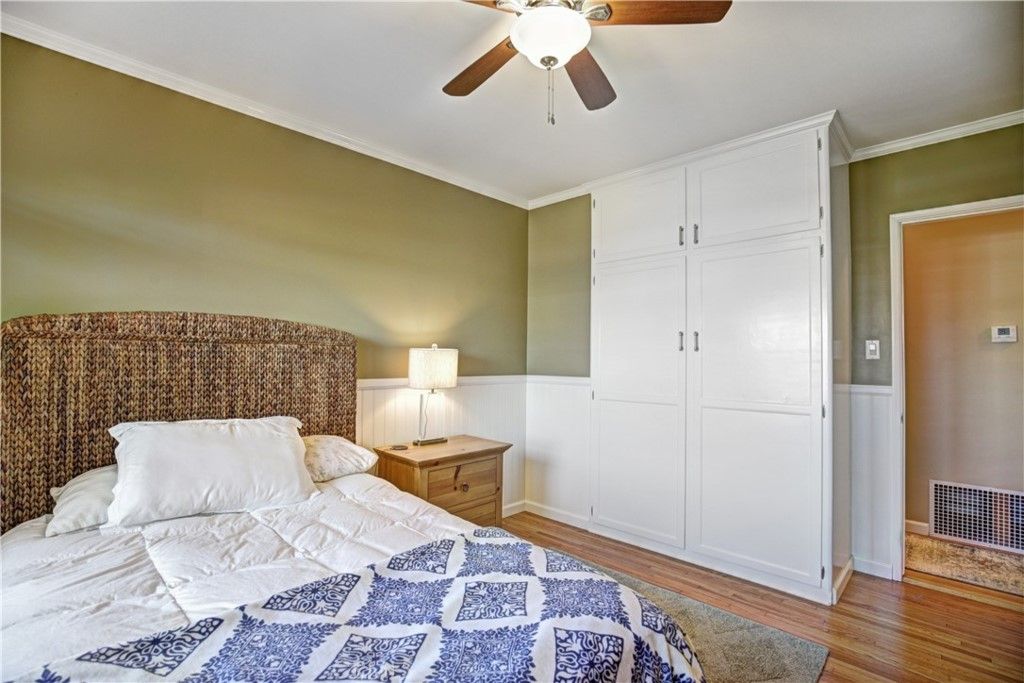 listing image 130729318522506401496