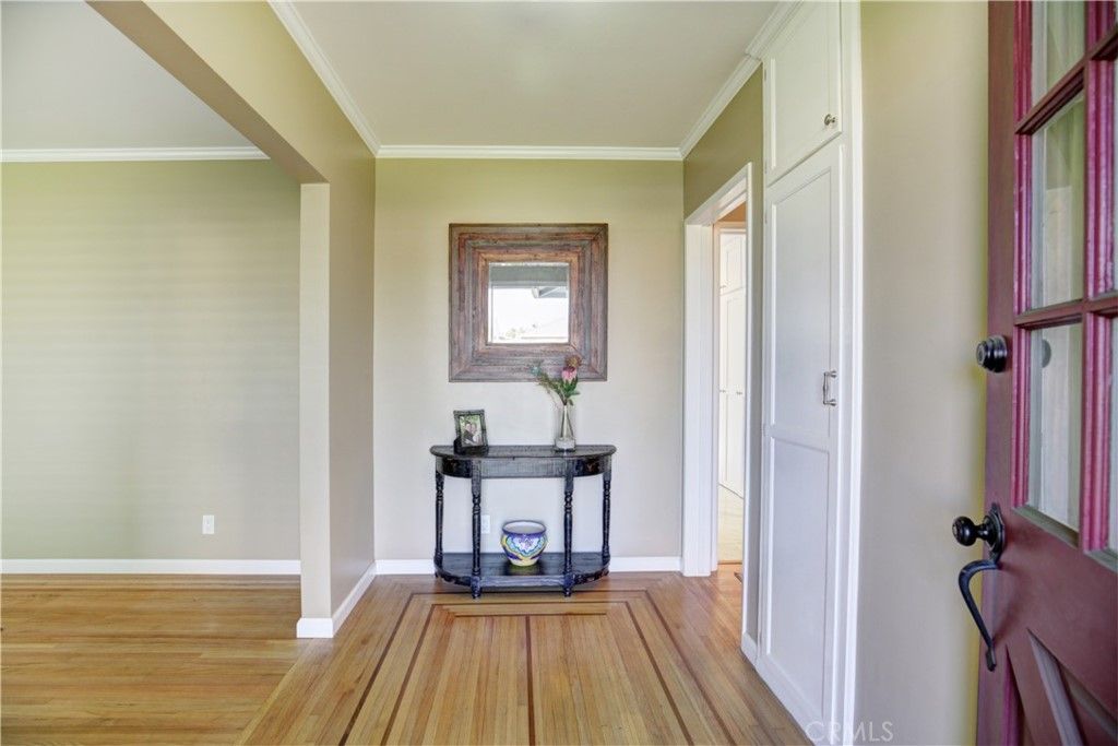 listing image 130722395846562205976