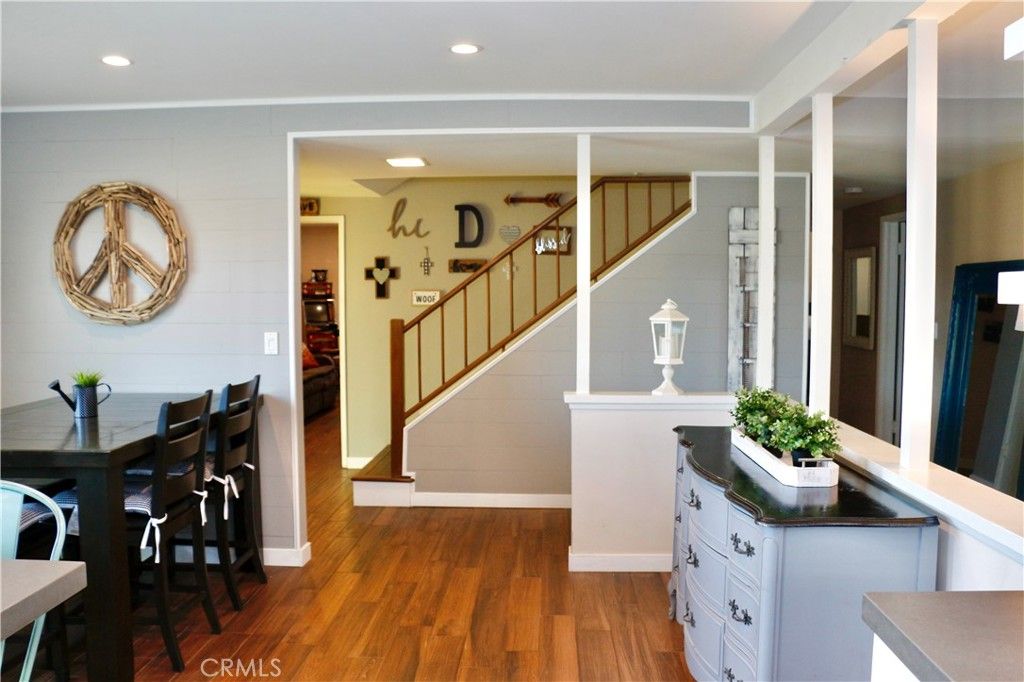 listing image 130729555934677639636