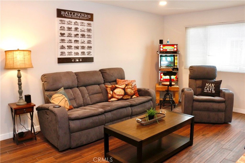 listing image 130726190752391598465