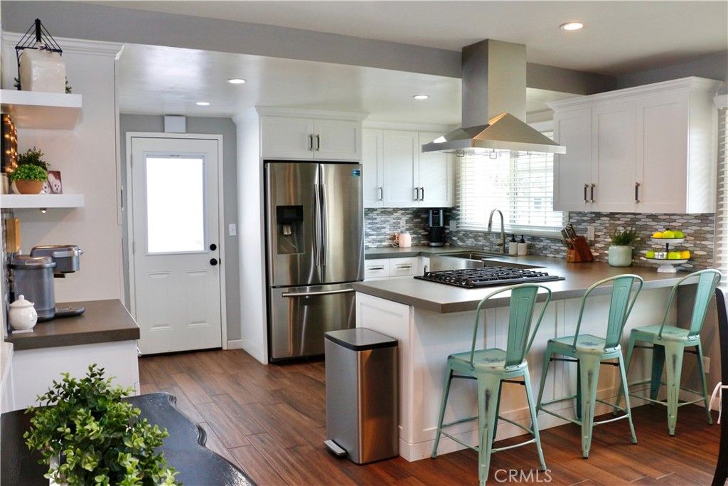 listing image 130720767350104974670
