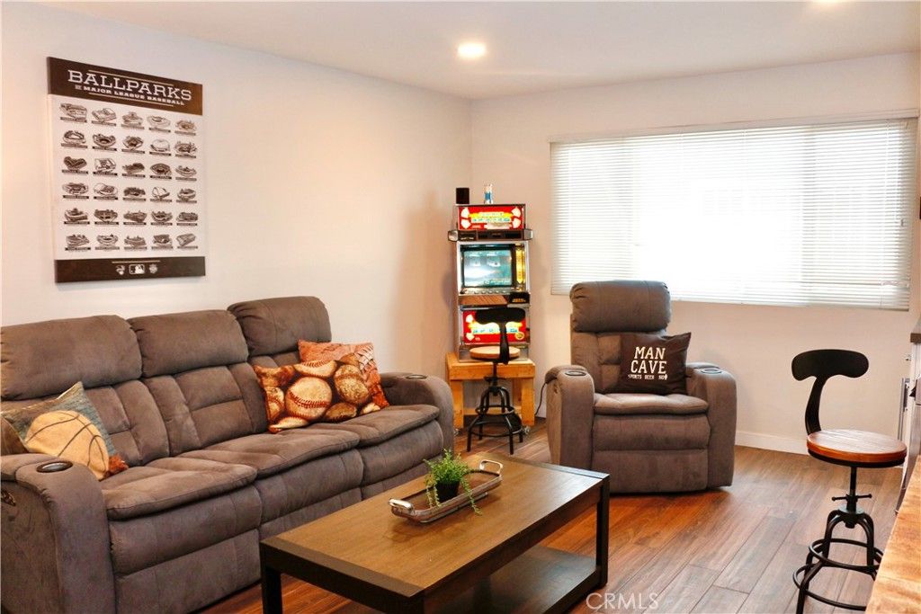 listing image 130726133483270505585