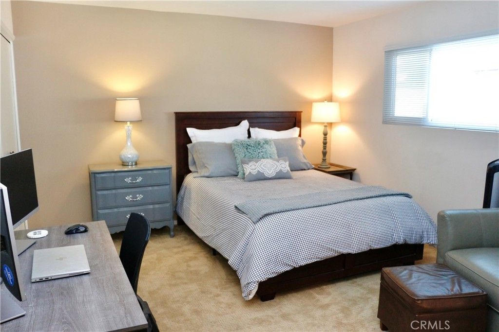 listing image 130729592533836263679