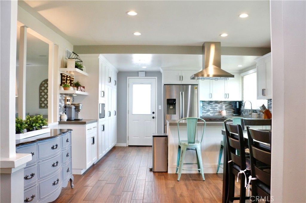 listing image 130727276931235687315